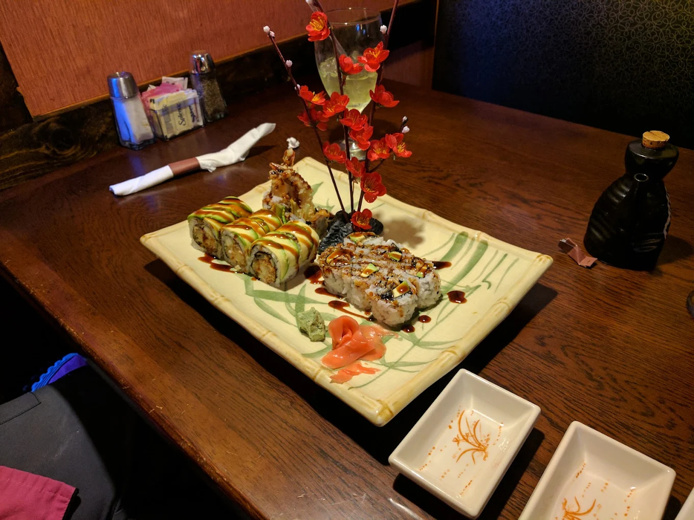 Eel avocado roll
